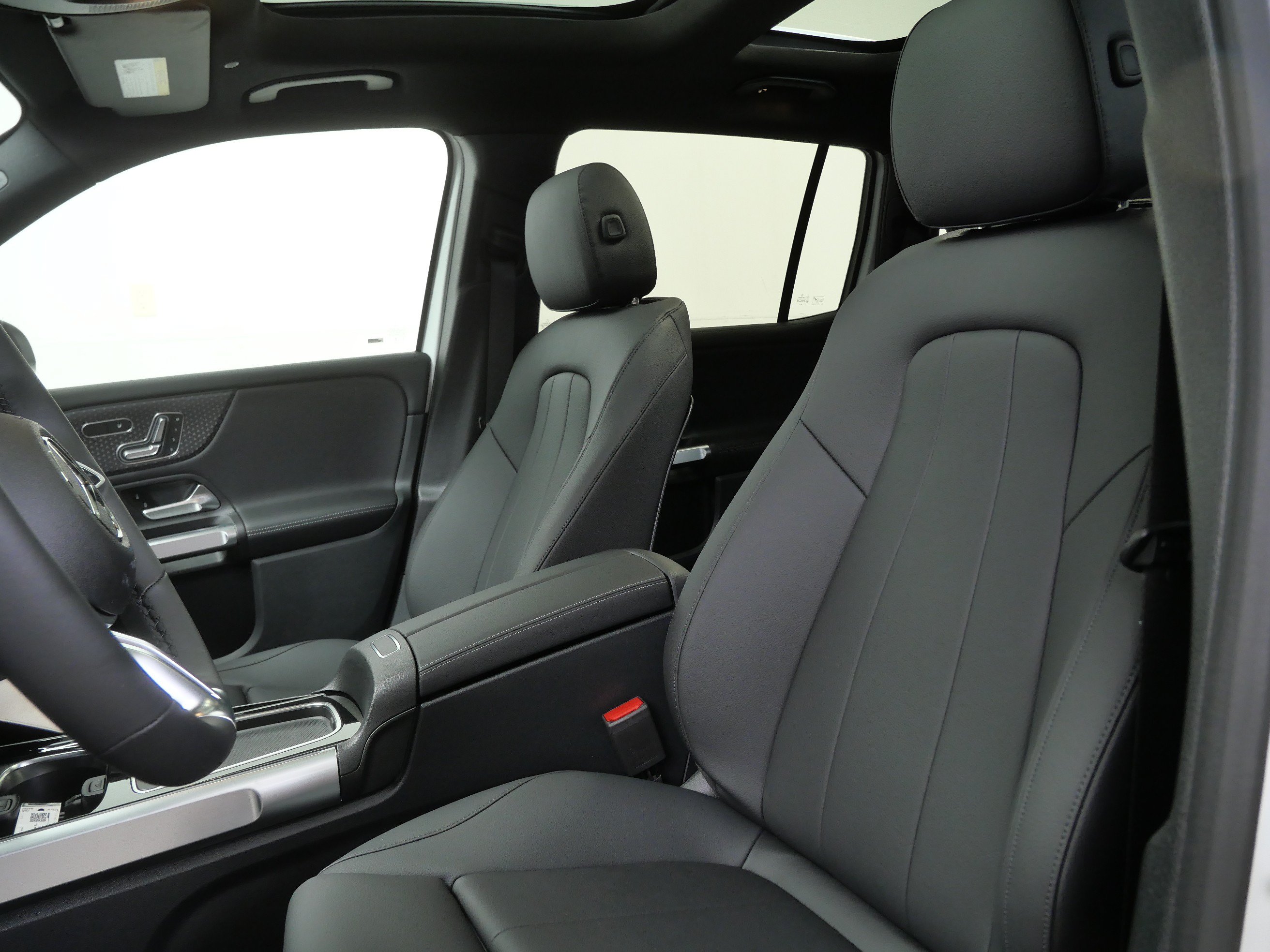 New 2026 Mercedes-Benz GLB 250 4MATIC image 8