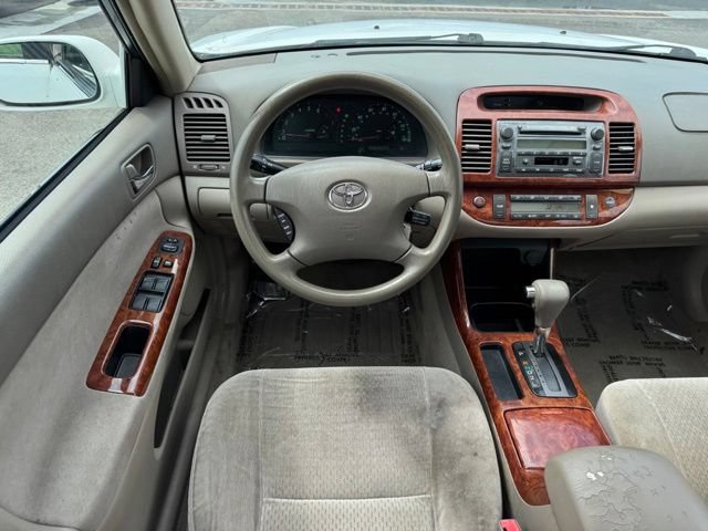 Used 2002 Toyota Camry XLE FWD image 9
