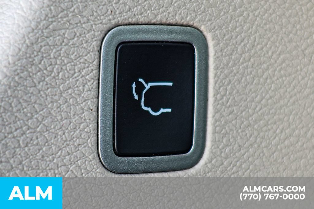 Used 2024 Chrysler Pacifica Touring-L FWD image 27