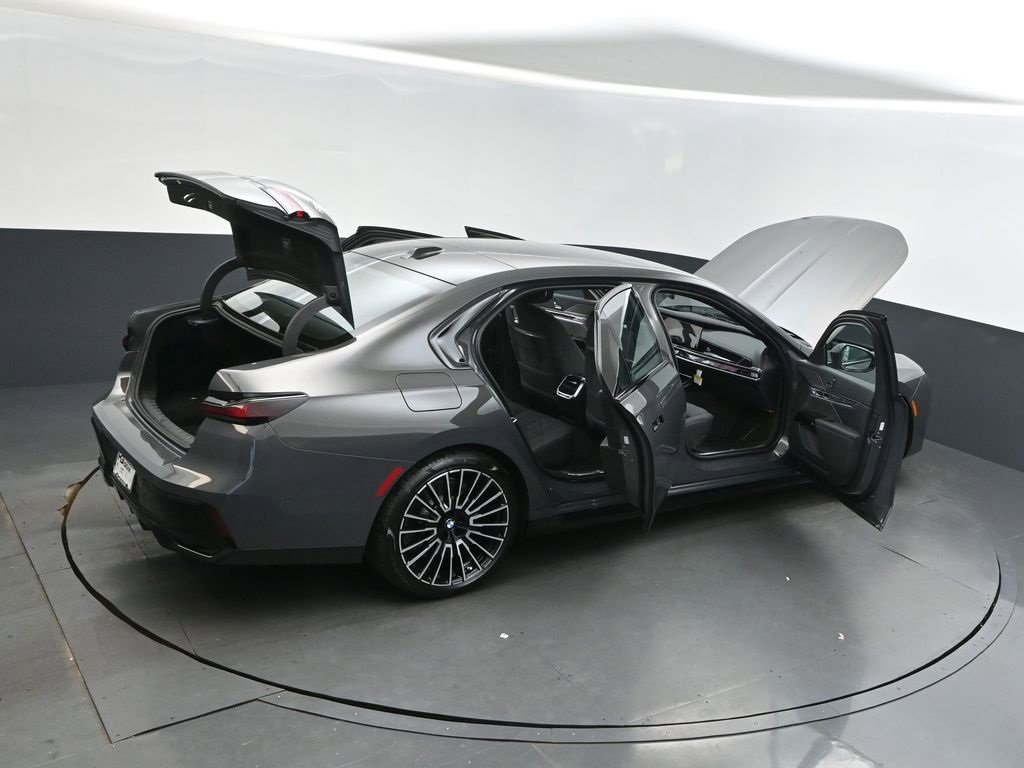 New 2026 BMW 740i w/ Executive Package image 40