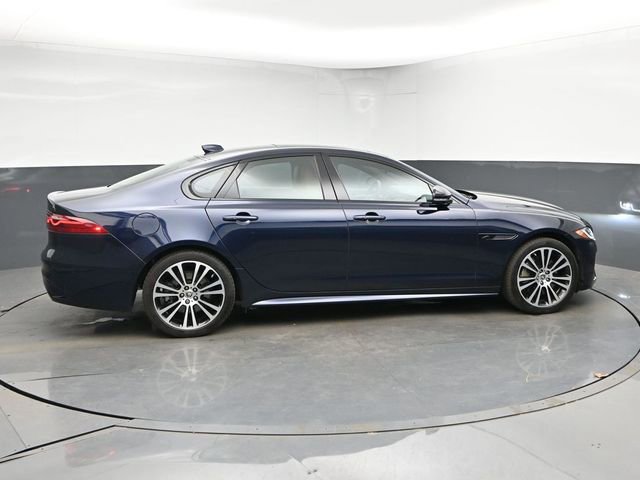 Used 2024 Jaguar XF R-Dynamic SE AWD/4WD image 9