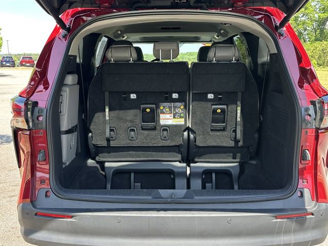 Used 2025 Toyota Sienna XLE FWD image 19