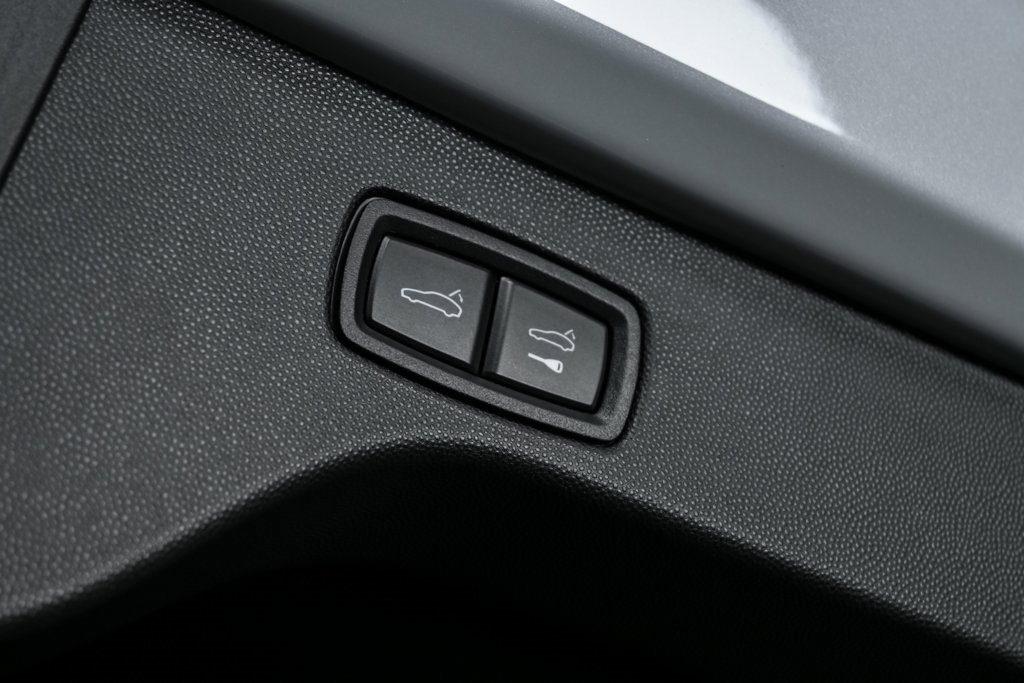 New 2025 Porsche Macan 4 Electric image 32