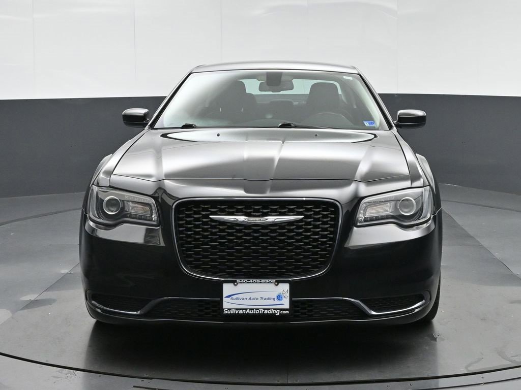 Used 2019 Chrysler 300 Touring w/ Sport Appearance Package image 2