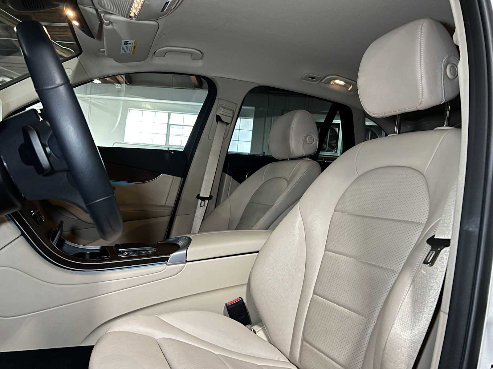 Used 2022 Mercedes-Benz GLC 300 4MATIC image 25