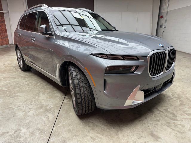 Used 2026 BMW X7 xDrive40i AWD/4WD image 7