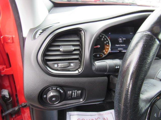 Used 2018 Jeep Renegade Altitude w/ UConnect 8.4 Nav Group AWD/4WD image 13