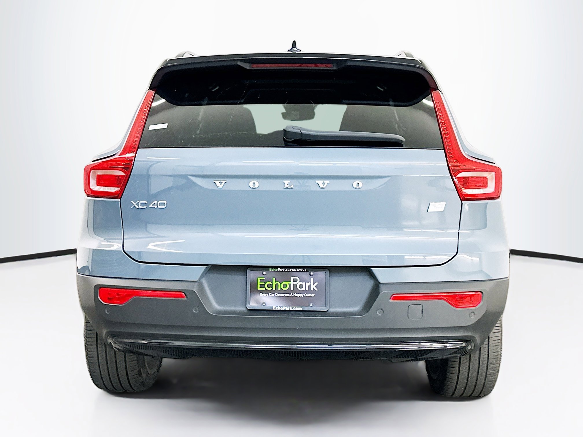 Used 2023 Volvo XC40 Recharge Plus image 7