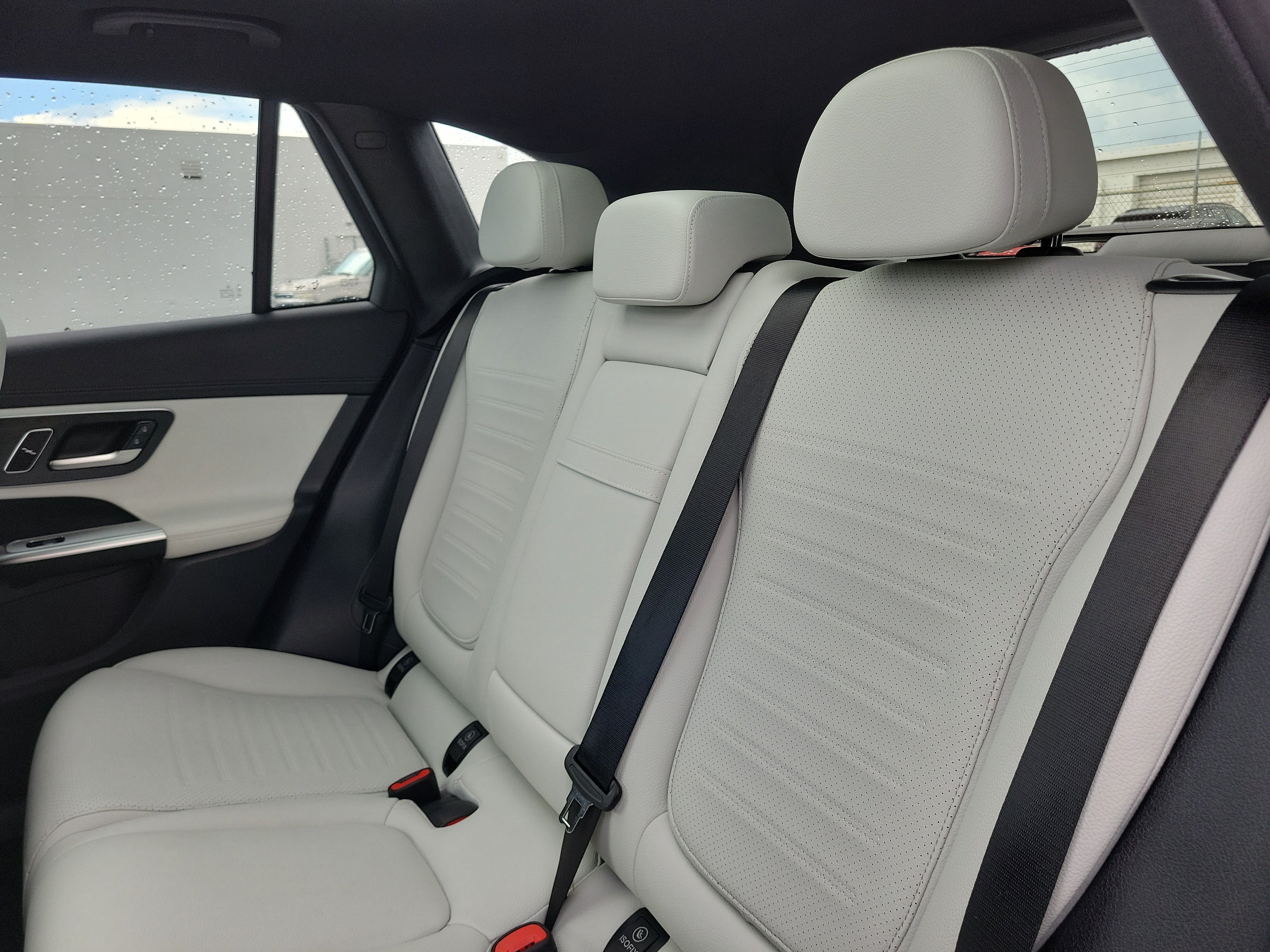 Used 2024 Mercedes-Benz GLC 300 image 10