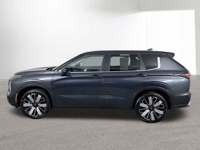 Used 2025 Mitsubishi Outlander SE image 14