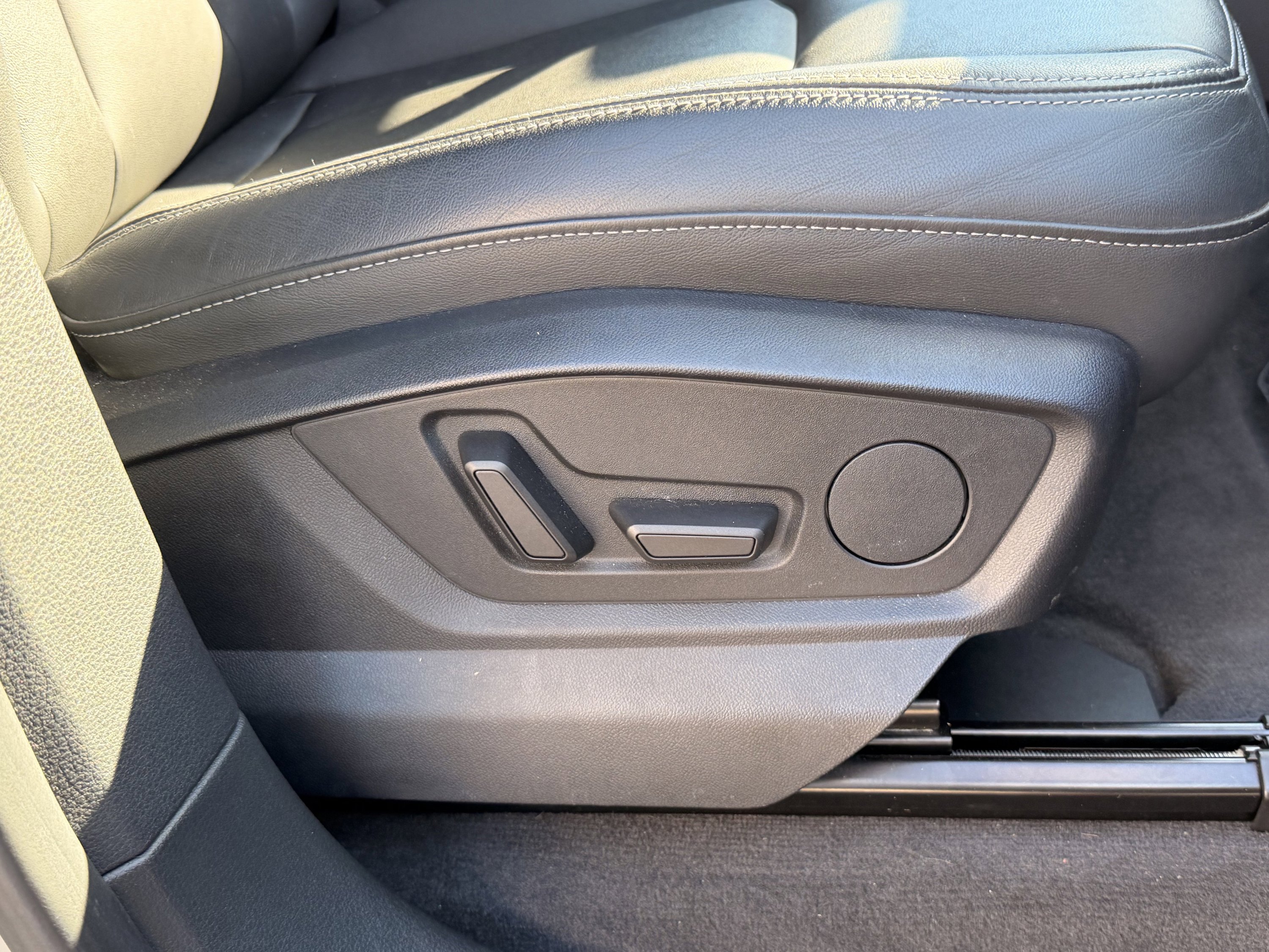 Used 2023 Audi Q8 Premium w/ Convenience Package image 50