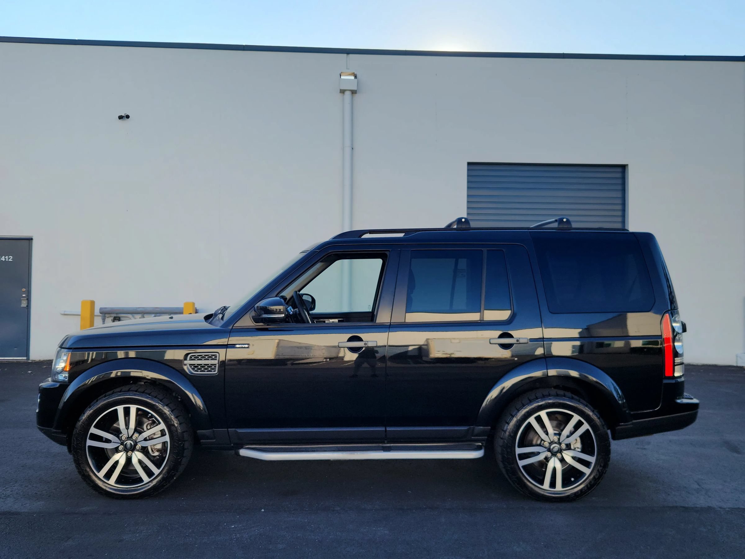 Used 2015 Land Rover LR4 HSE AWD/4WD image 2