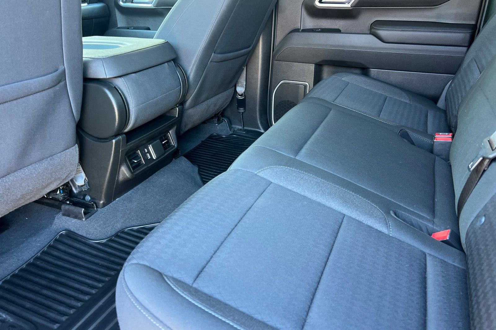 Used 2022 Chevrolet Silverado 1500 LT AWD/4WD image 12