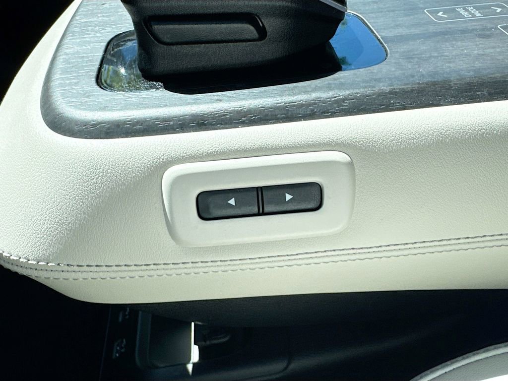 Used 2023 Nissan Ariya FWD image 25