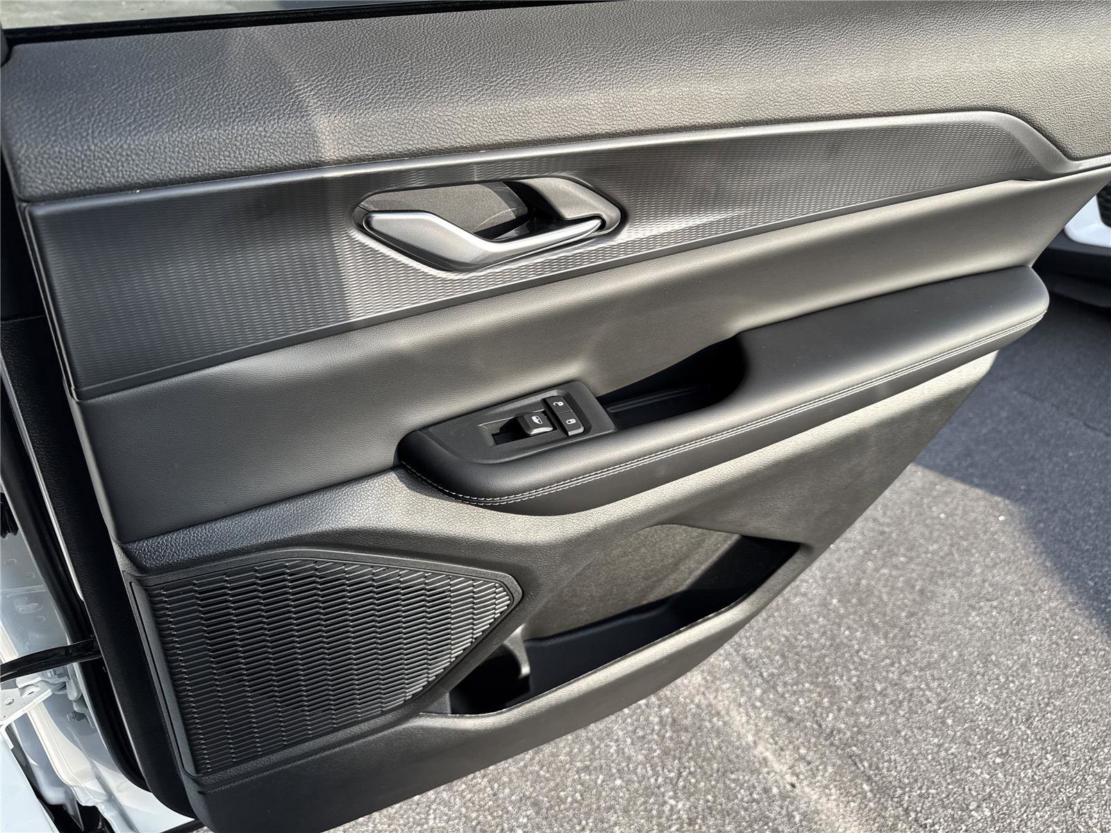 New 2025 Jeep Grand Cherokee L Laredo w/ Luxury Tech Group I image 17