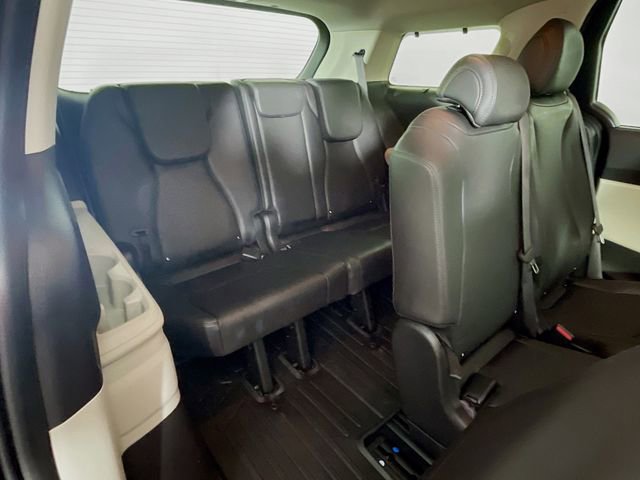 Used 2024 Kia Carnival EX image 28