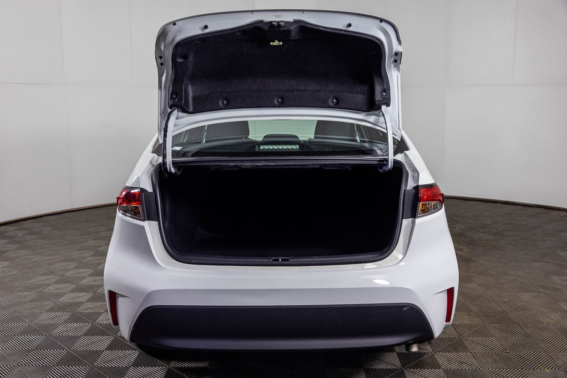 Used 2023 Toyota Corolla LE FWD image 38