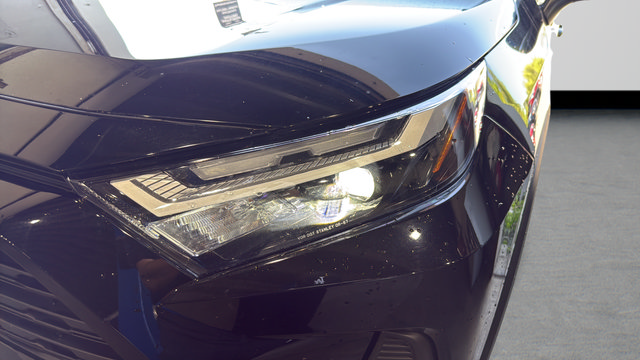 Used 2025 Toyota RAV4 XLE FWD image 31