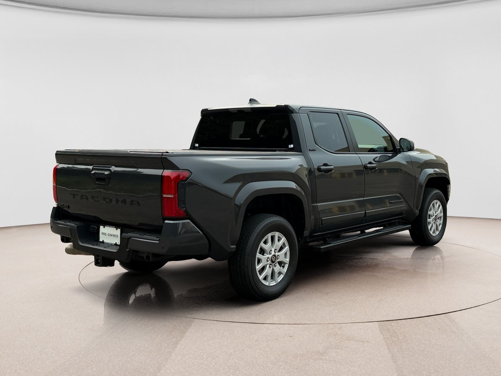 Used 2025 Toyota Tacoma SR5 w/ SR5 Upgrade Package AWD/4WD image 5
