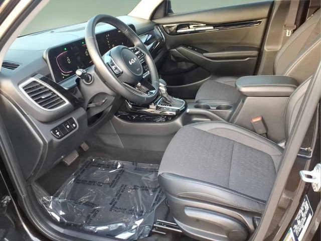 Used 2025 Kia Seltos S AWD/4WD image 11