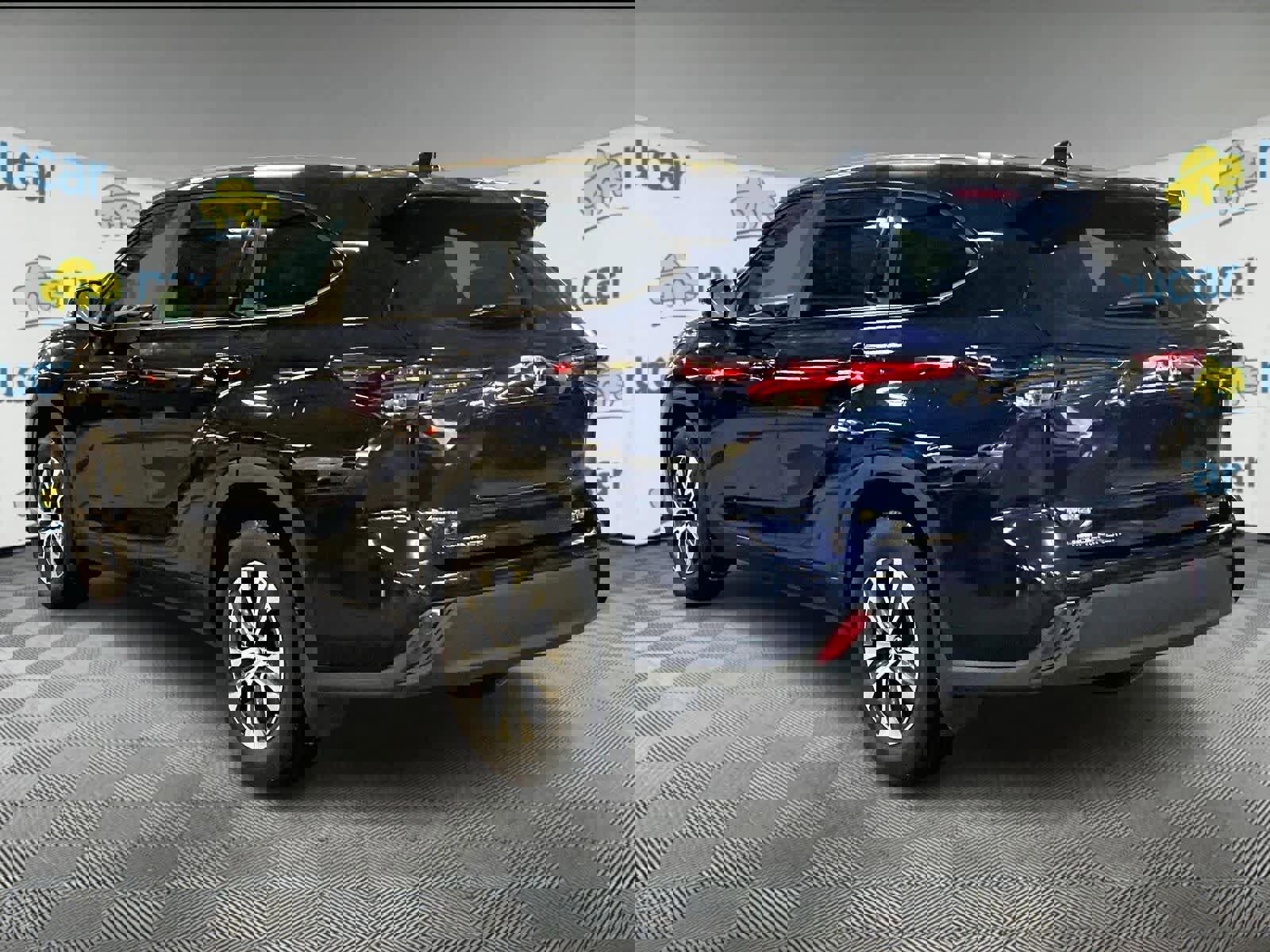 Used 2024 Toyota Highlander XLE image 4