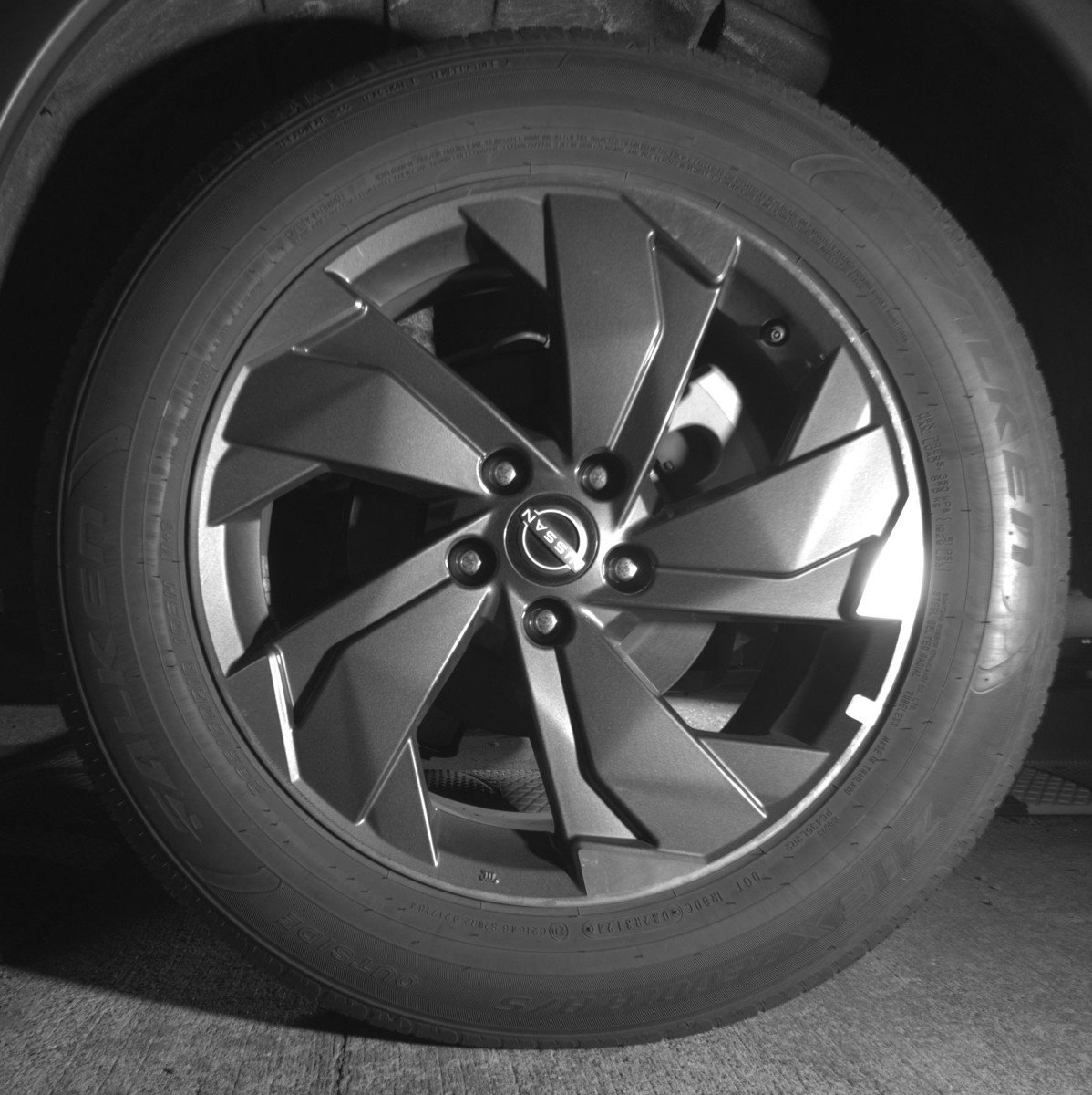 Used 2025 Nissan Rogue SV image 14