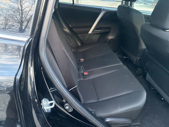Used 2018 Toyota RAV4 LE image 9