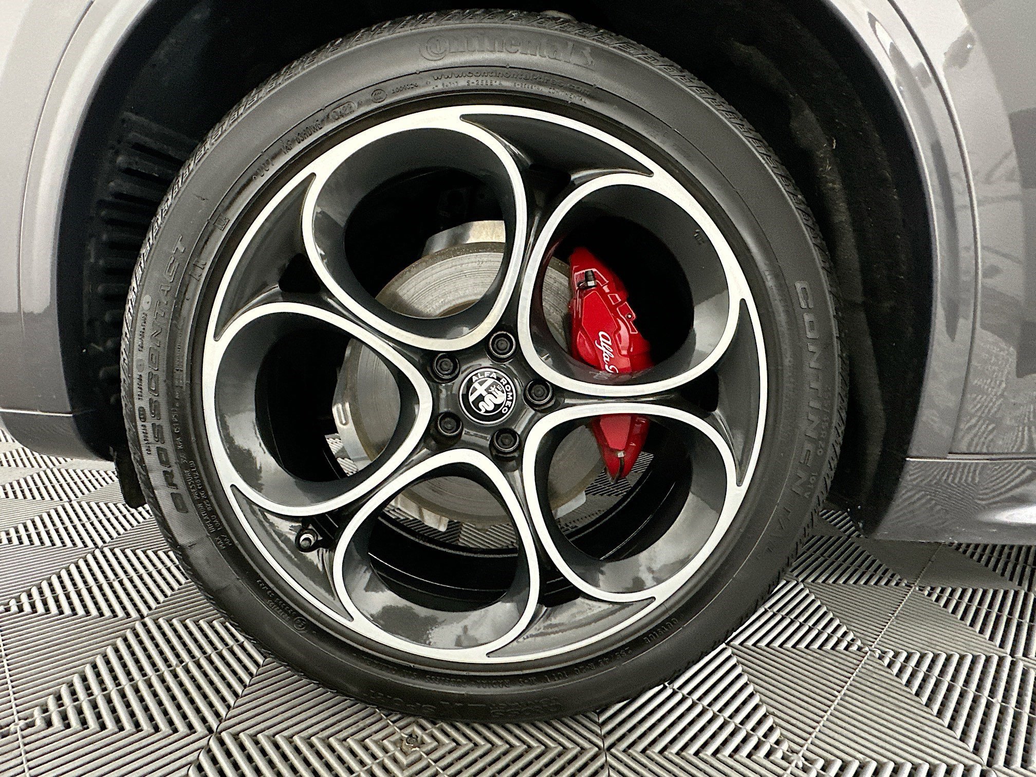 Used 2022 Alfa Romeo Stelvio Veloce image 31