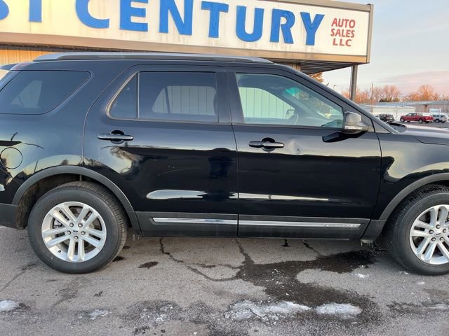 Used 2016 Ford Explorer XLT w/ Equipment Group 202A FWD image 21