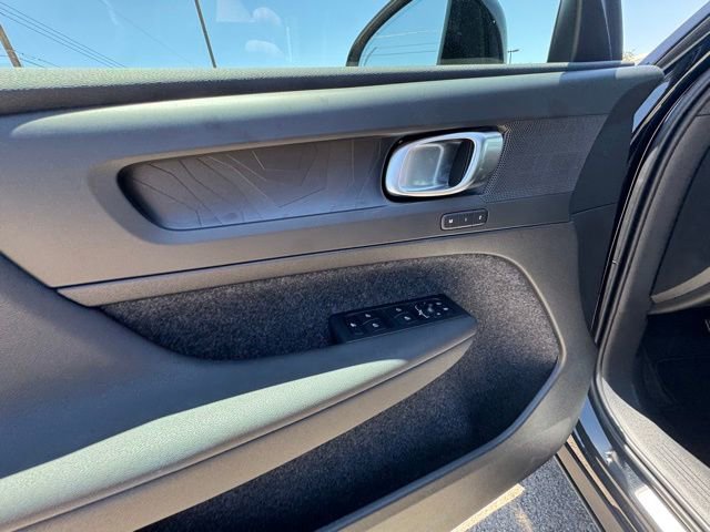 New 2025 Volvo EX40 Core w/ Climate Package AWD/4WD image 11