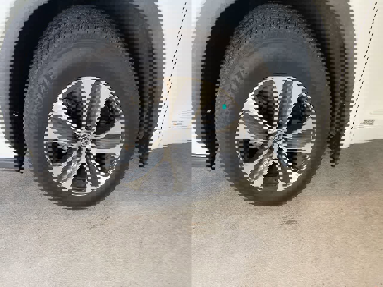 Used 2020 Toyota Highlander XLE image 10