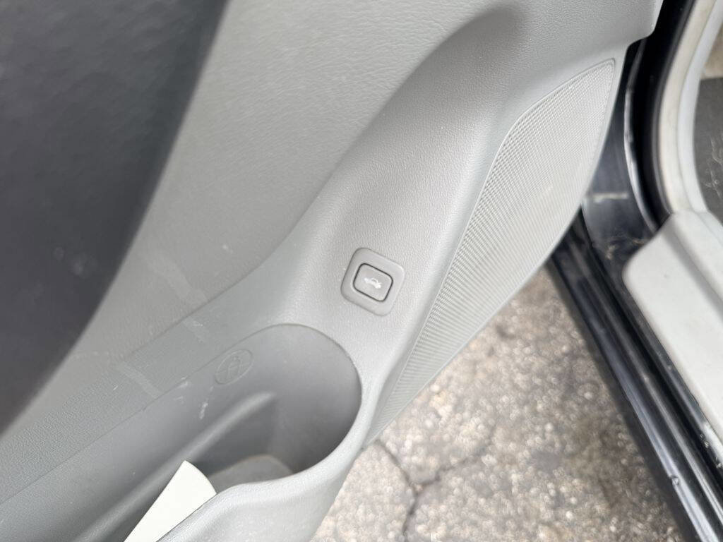 Used 2007 Hyundai Elantra GLS FWD image 8
