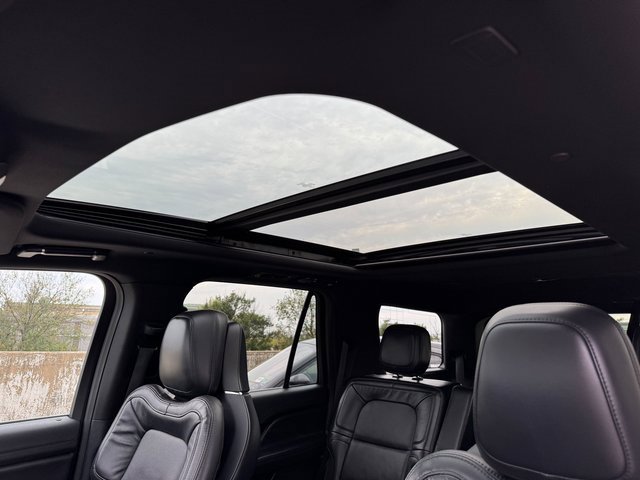 Used 2022 Lincoln Navigator Reserve w/ Monochromatic Package image 34