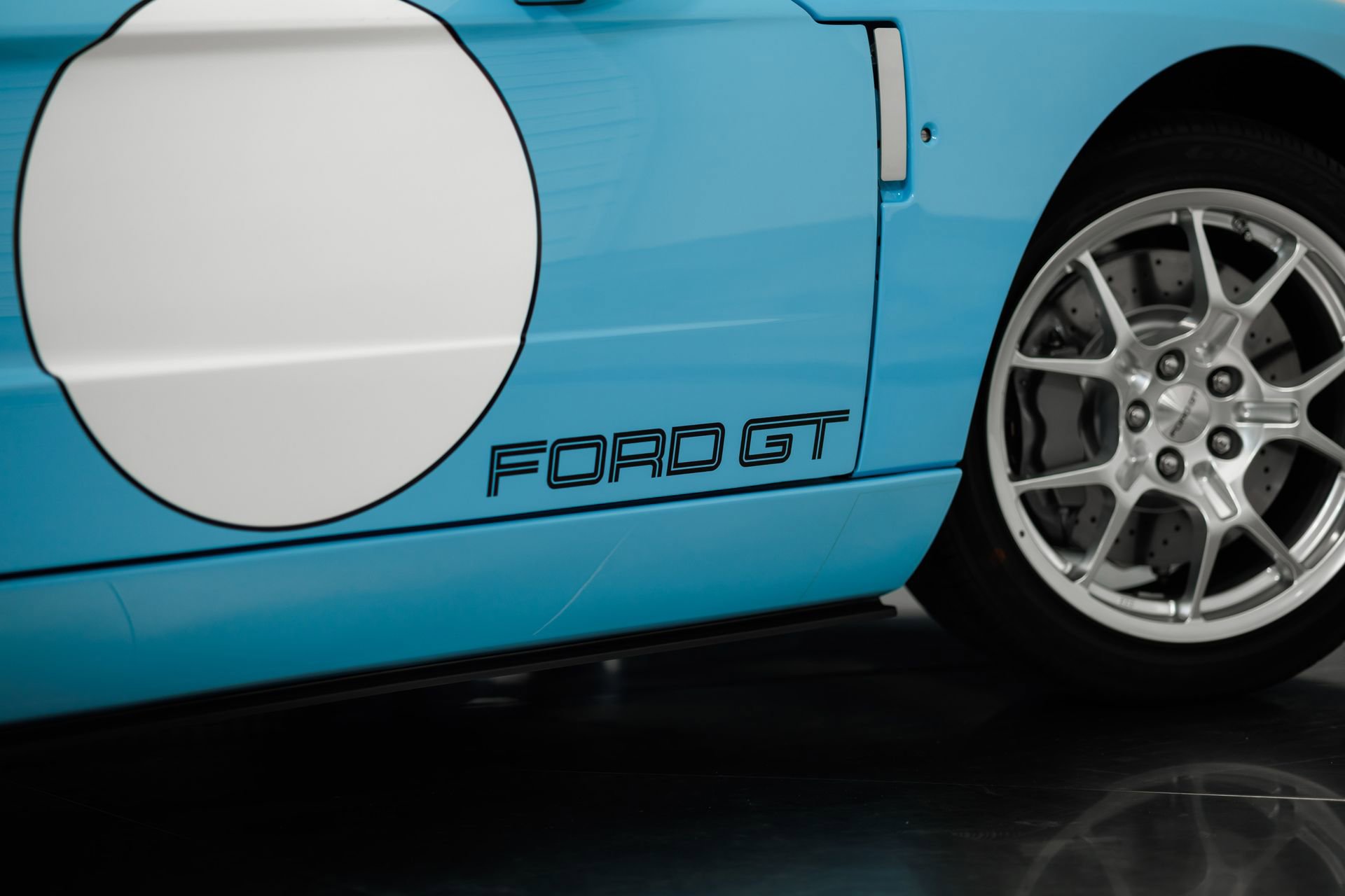 Used 2006 Ford GT RWD image 17