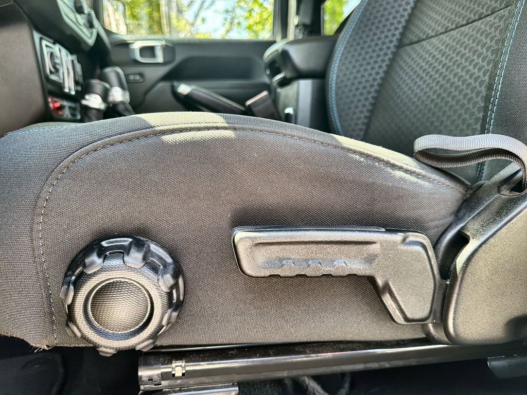 Used 2025 Jeep Wrangler Unlimited Rubicon 4xe w/ Convenience Group image 14