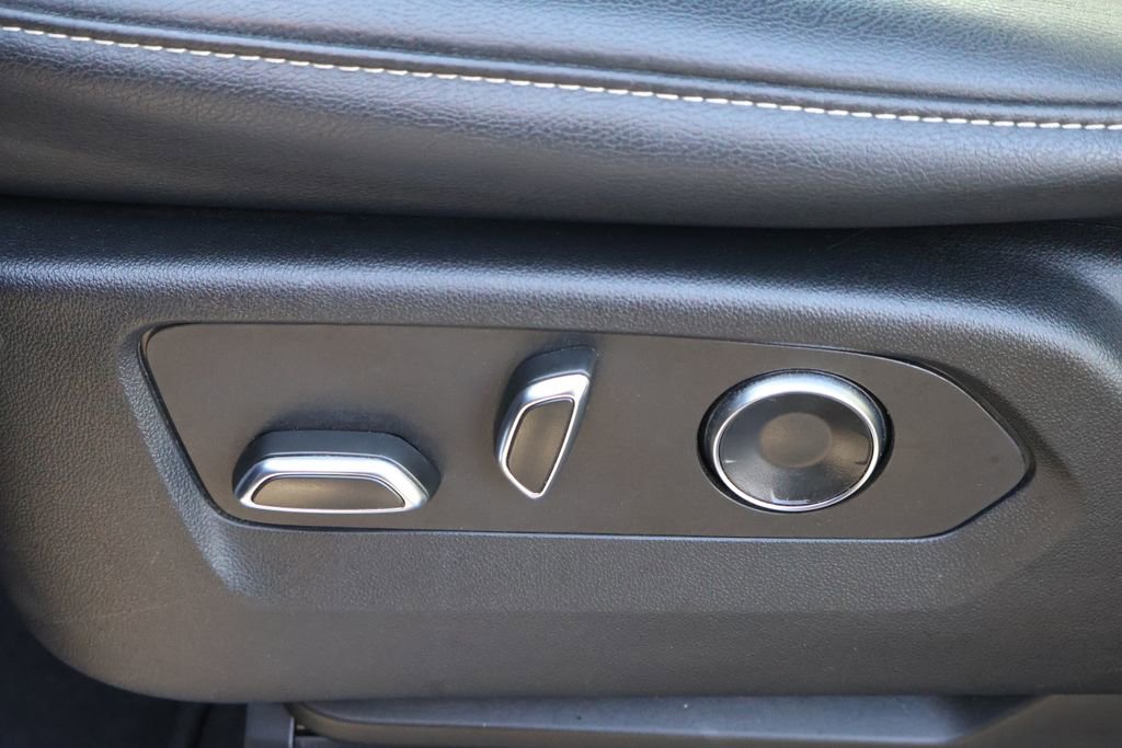 Used 2024 Cadillac Escalade ESV Luxury image 35