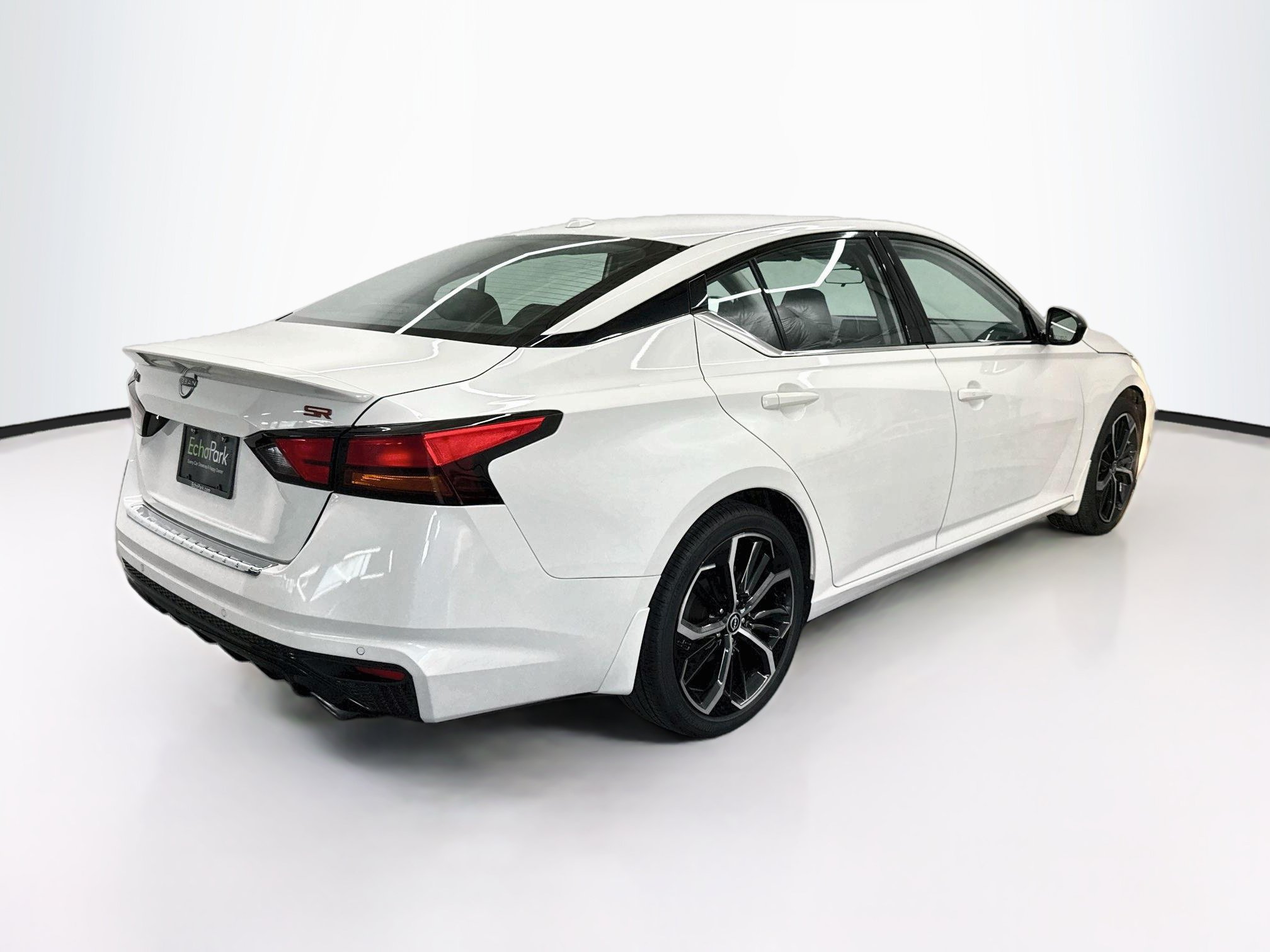 Used 2023 Nissan Altima 2.5 SR FWD image 9