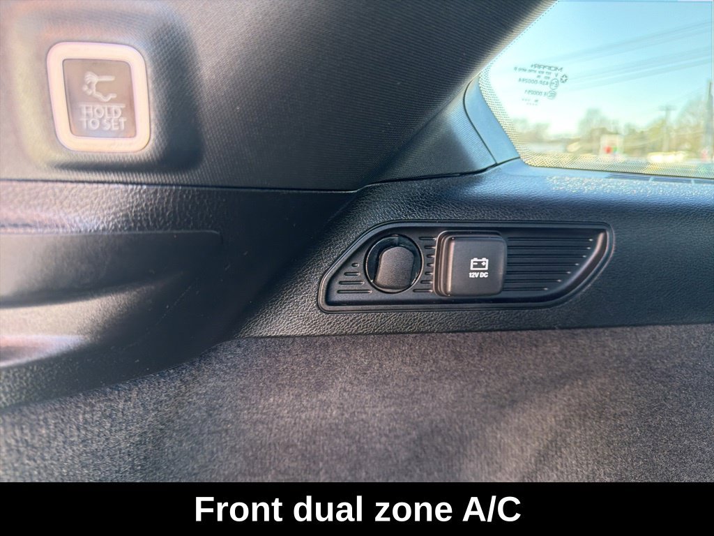 Used 2025 Jeep Grand Cherokee Summit AWD/4WD image 15