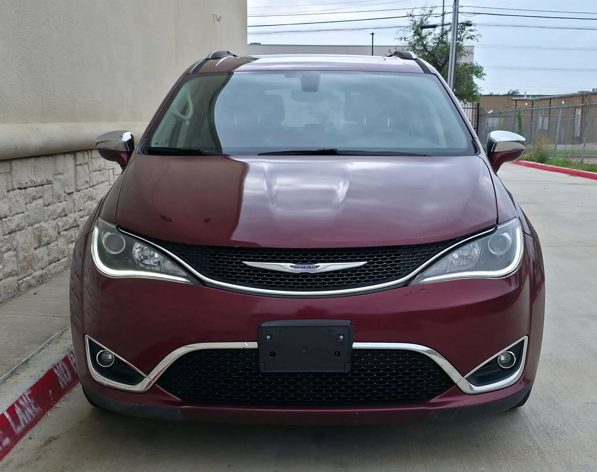 Used 2018 Chrysler Pacifica Limited FWD image 6