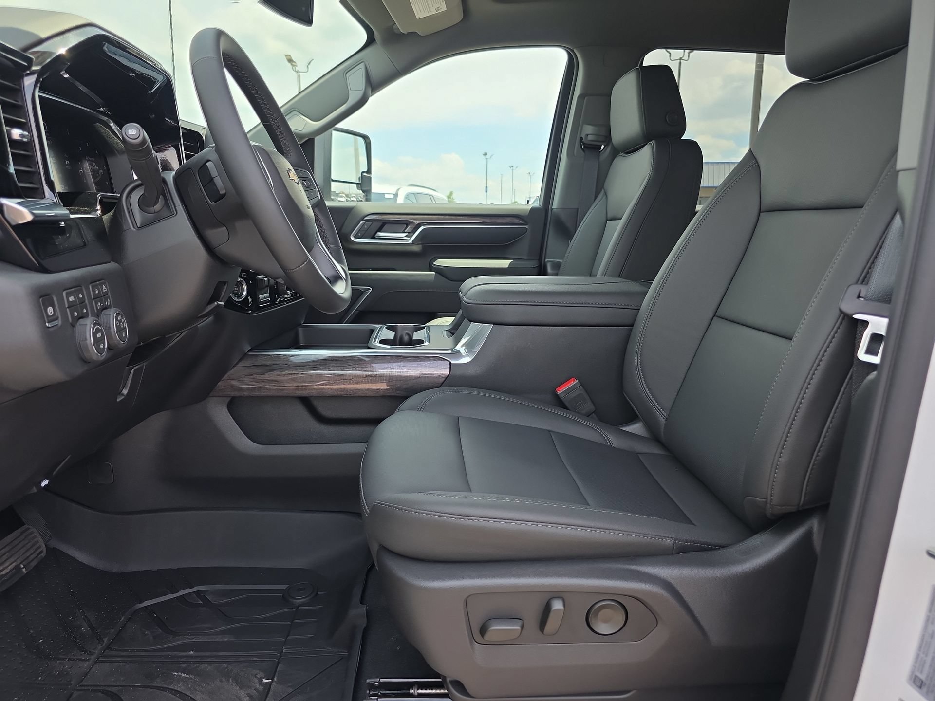 New 2026 Chevrolet Silverado 3500 LTZ w/ LTZ Convenience Package AWD/4WD image 11