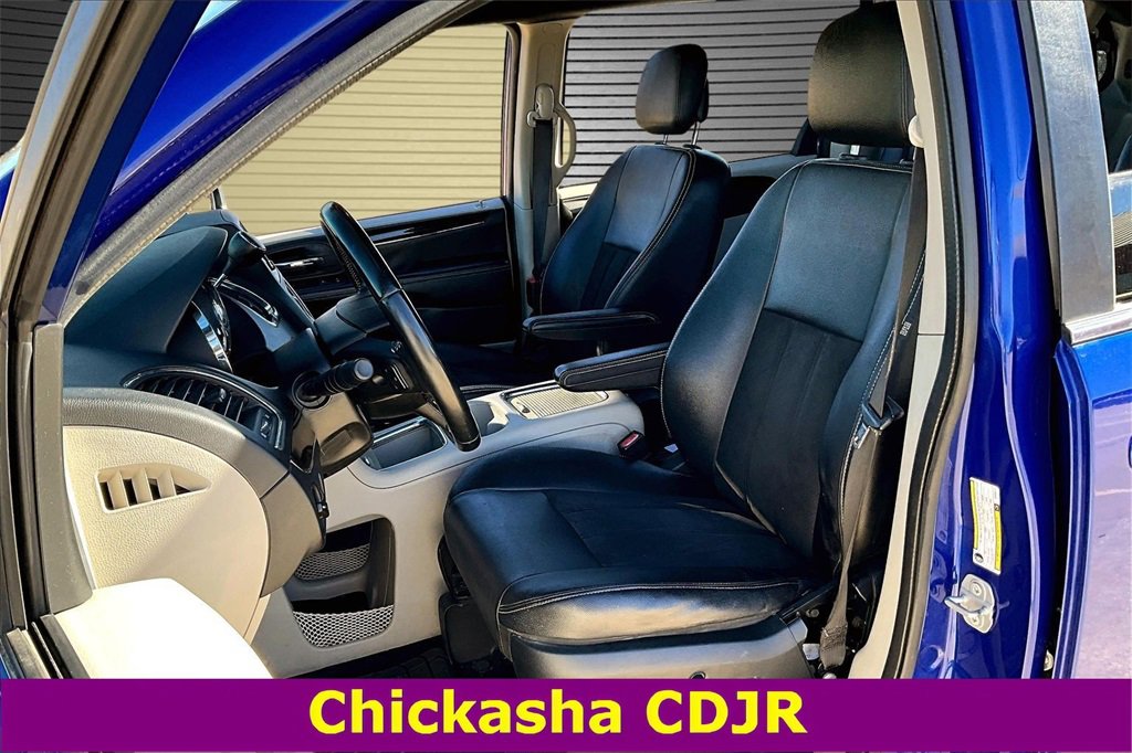 Used 2019 Dodge Grand Caravan SXT image 19