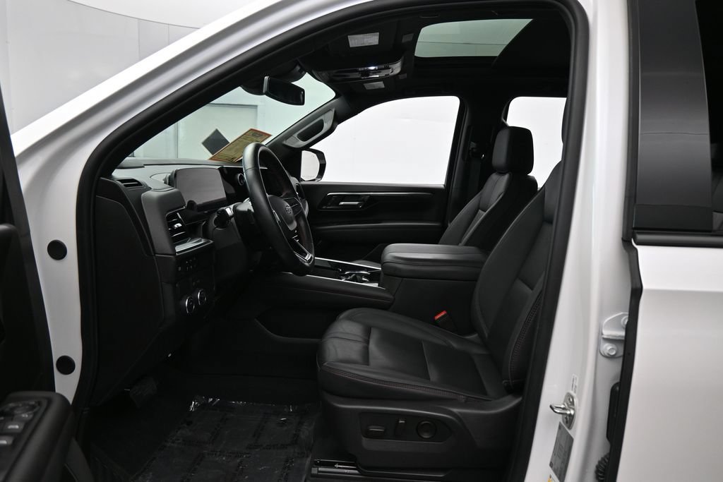 Used 2025 Chevrolet Suburban RST w/ Comfort Package RWD image 10