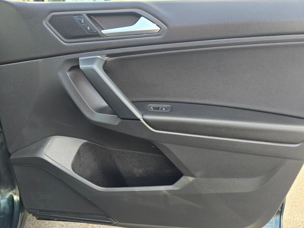 Used 2019 Volkswagen Tiguan SE w/ 3rd Row Seat Package image 28