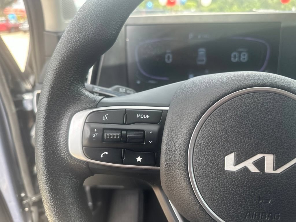 Used 2025 Kia Sportage LX FWD image 18
