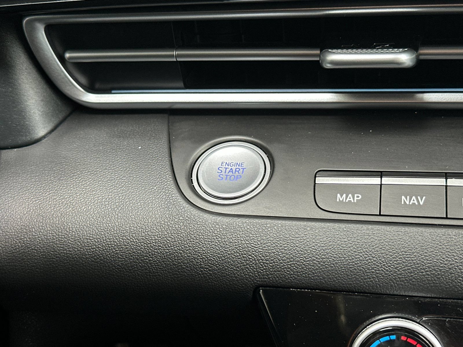 Used 2025 Hyundai Elantra Limited FWD image 21
