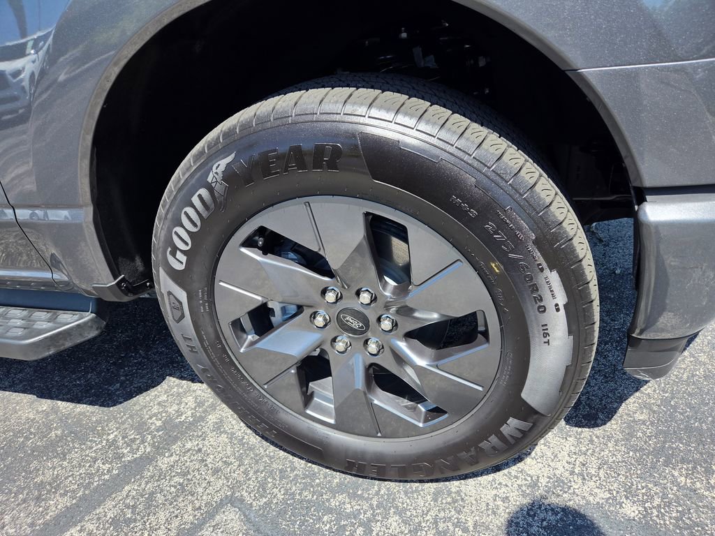 Used 2025 Ford F150 Lightning Flash AWD/4WD image 13