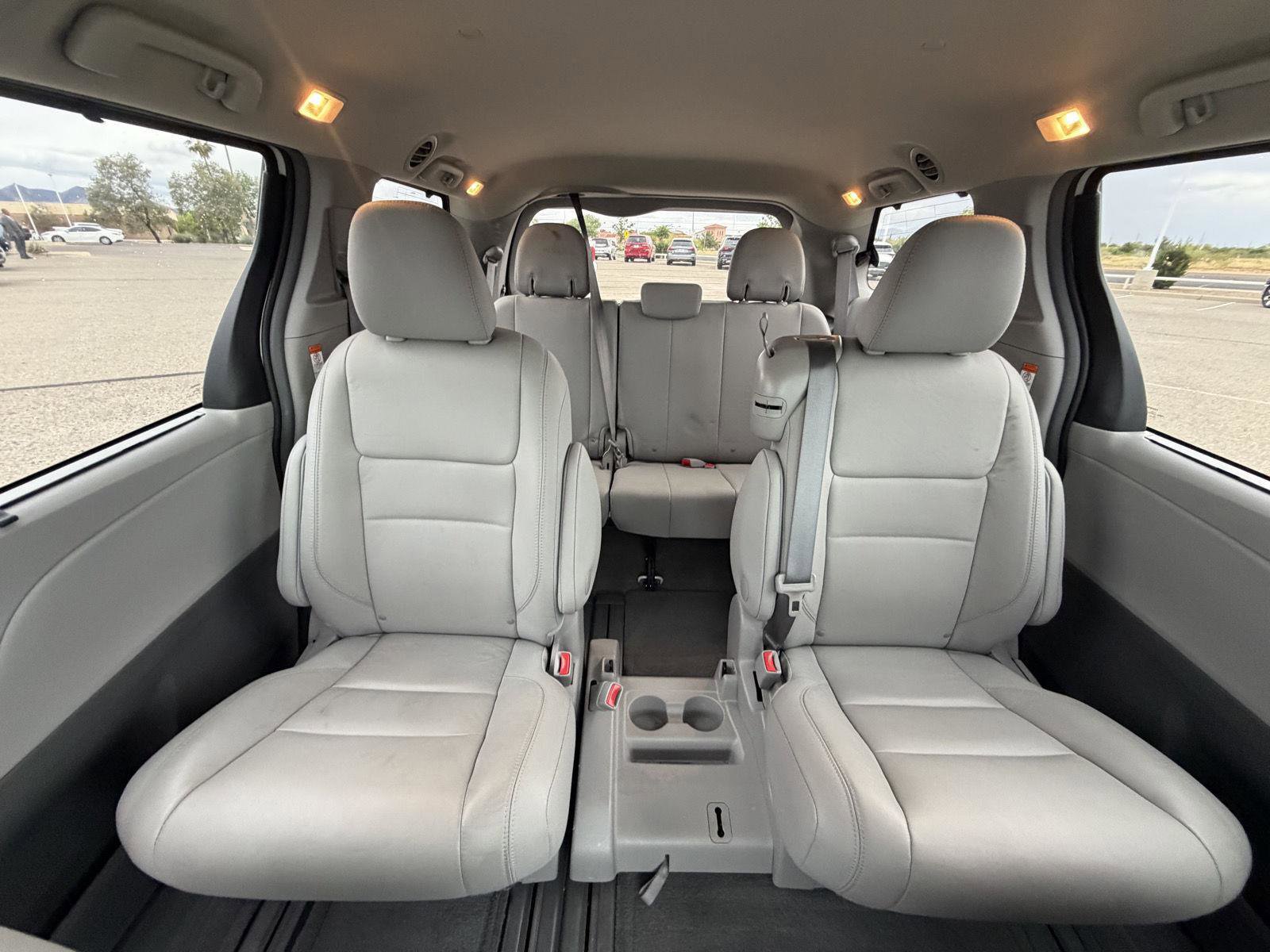 Used 2017 Toyota Sienna XLE w/ XLE Navigation Package FWD image 29