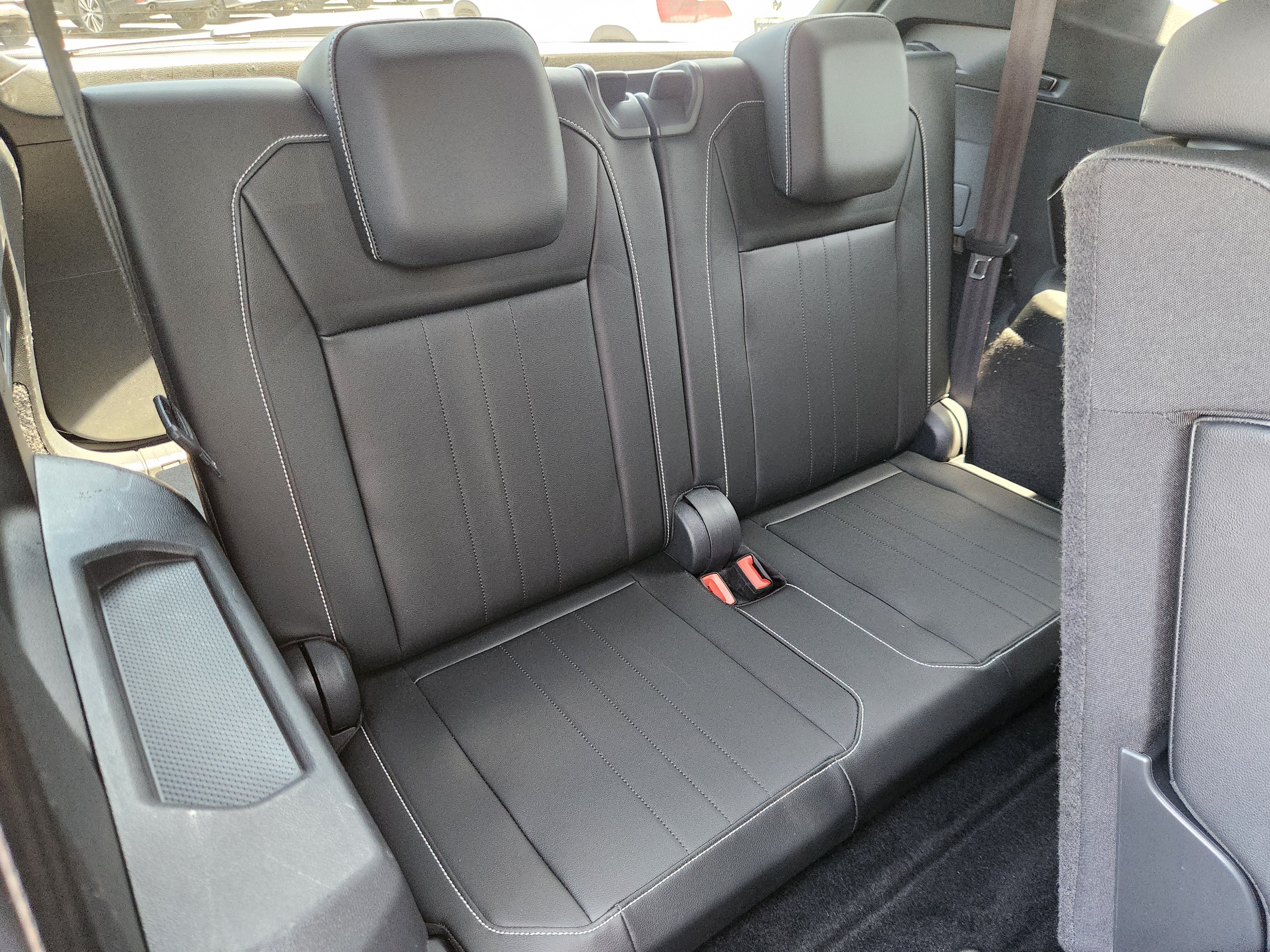 Certified 2022 Volkswagen Tiguan SE R-Line FWD image 16