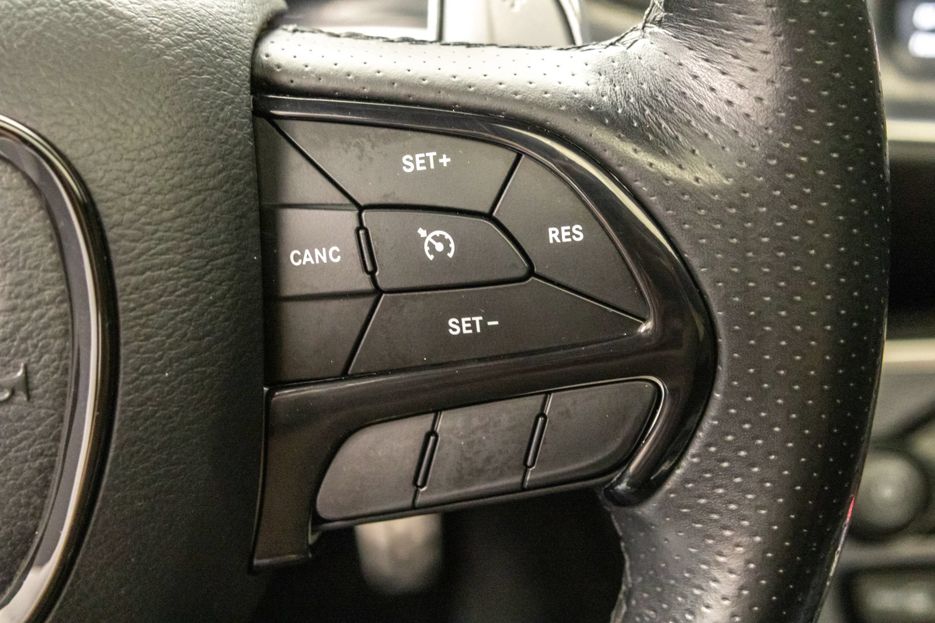 Used 2018 Dodge Challenger R/T Scat Pack w/ Leather Interior Group RWD image 22