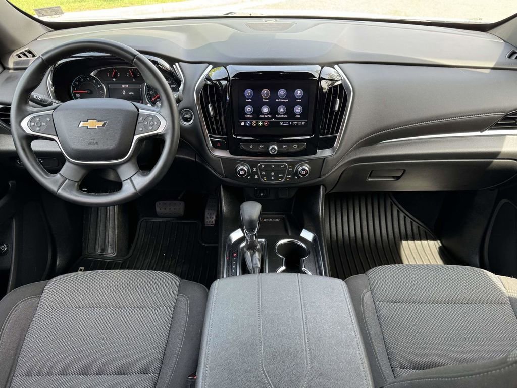 Used 2023 Chevrolet Traverse LT image 3